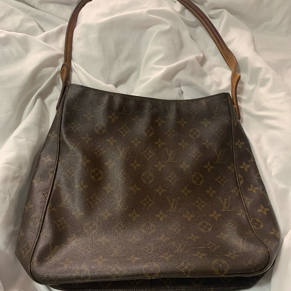 Louis Vuitton shoulder looping bag